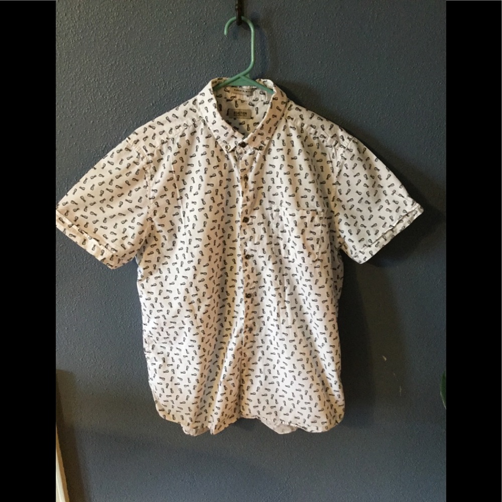 White shortsleeved shirt with black pineapple